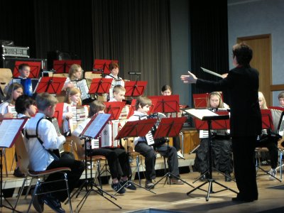 Das HVG-Schlerorchester mit Dirigentin Karin Gro