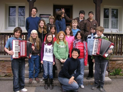 Schlerorchester mit Dirigentin