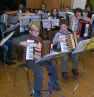 Konzentriert bei der Sache: die Schler der Handharmonika-AG bei ihrem ersten Konzert