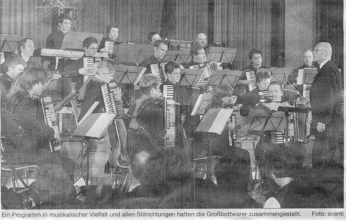 1.Orchester des HVG mit seinem Dirigenten Günther Stoll