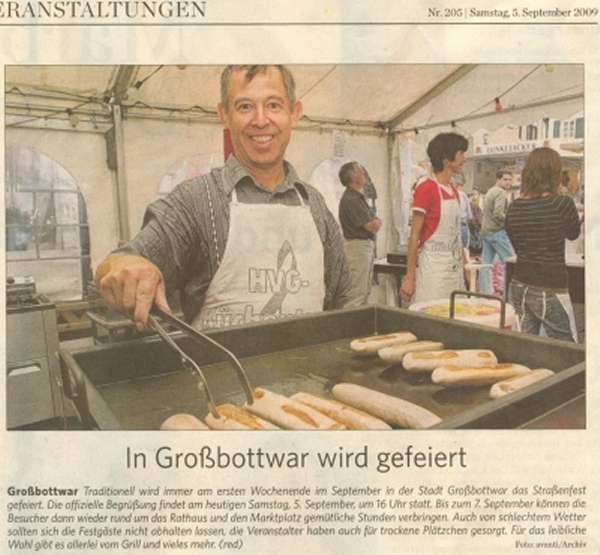 Jrgen Rieker am Wurstgrill des HVG